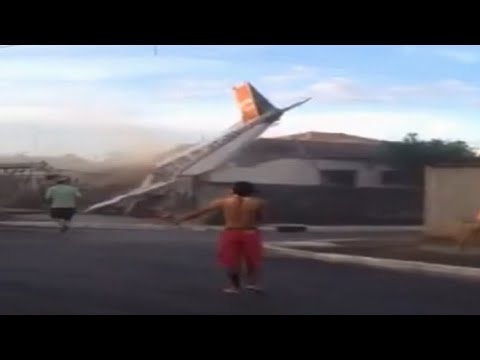 اصطدام طائرة ببيت ريفي وسط صراخ السكان