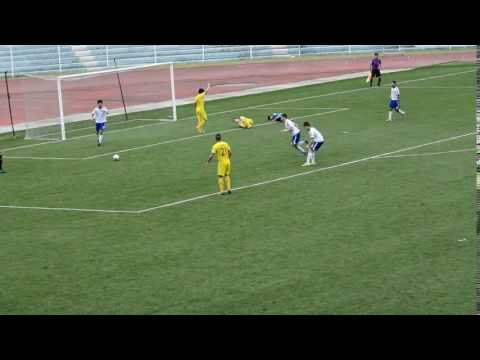 محاولة فلبينية فاشلة لتقليد ضربة جزاء ميسي وسواريز