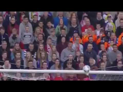 مدافع إنكليزى يحرز هدف رائع  في مرمى فريقه