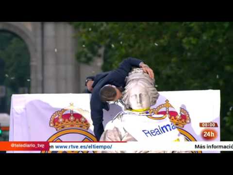 راموس يقبل كأس الأبطال الأوروبي