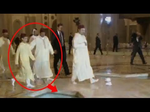 بالفيديو الامير مولاي رشيد ينقذ الحسن من السقوط في بركة مياه
