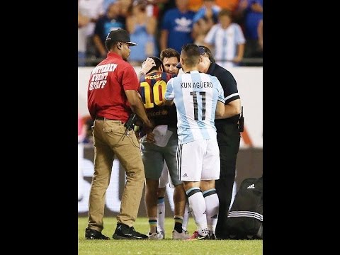 فيديو الأسطورة ميسي يعانق مشجعا في الملعب