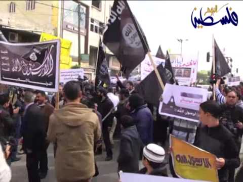 مئات الفلسطينيين ينظمون مسيرة لنصرة الرسول