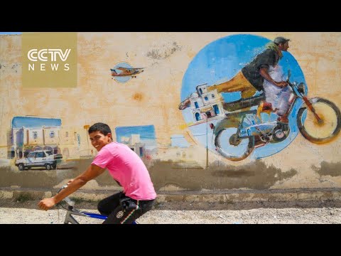 أميركيون يلونون أطباق دش القاهرة بالوجوه الضاحكة