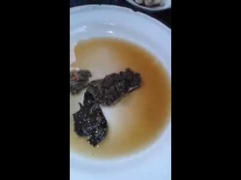 بالفيديو هذا ما عثر عليه مواطنون داخل عصير البرتقال