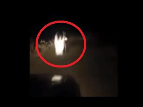 شبح عجوز يبكي قائد سيارة