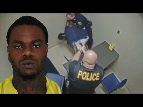 شاهد قاتل  يحاول سرقة مسدس الشرطي