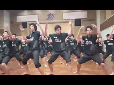 بالفيديو شاهد 100 طالب يبهرون الحضور برقصة