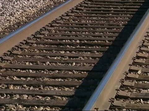 قطار يدهس طفل يبلغ من العمر عامين