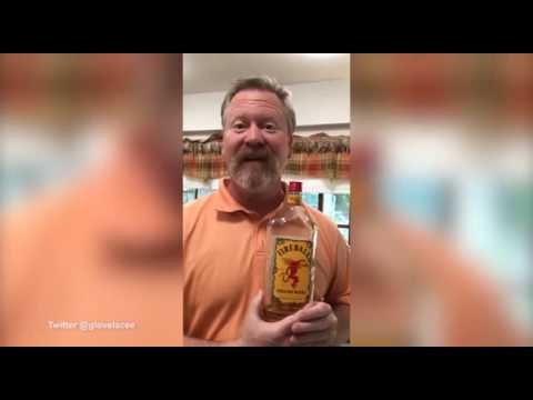 شاهد ماذا فعل أب وجد زجاجة ويسكى مخبأة في غرفة ابنته