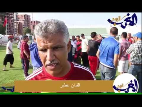 بالفيديو شاهد الفنان عطير يشارك في تكريم اللاعب السابق للوداد البيضاوي رشيد تفاح