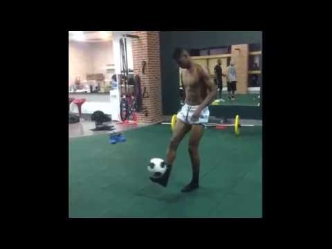 بالفيديو نجم مانشستر يونايتد الشاب يستعرض مهاراته في دبي