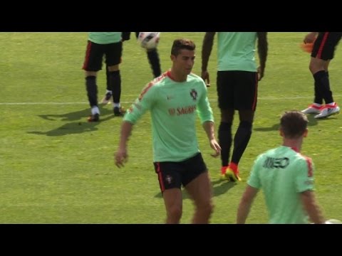 رونالدو يستعد لمواجهة المنتخب الفرنسي في المباراة النهائية