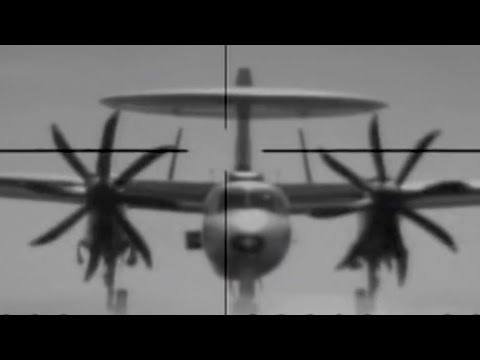 شاهد طيار يقهر قانون الجاذبية ويعود إلى السماء بعد السقوط منها