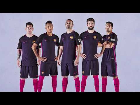 قميص برشلونة الدولي الجديد باللون الأرغواني