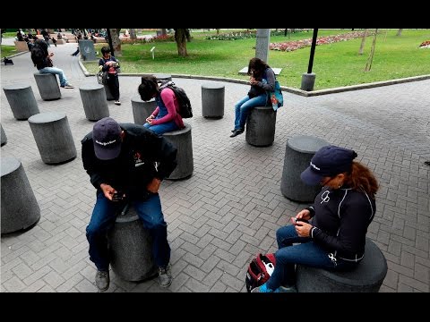 بالفيديو دراسات تؤكّد أن الهواتف الذكية تسهم في تدهور الحالة النفسية