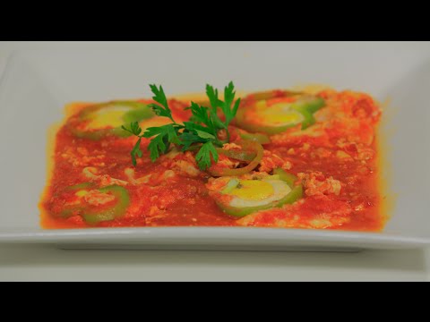 بالفيديو طريقة عمل بيض بالطماطم و الثوم و الفلفل الرومي