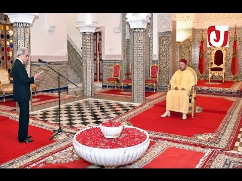 فيديو الملك محمد السادس يستقبل والي بنك المغرب في تطوان