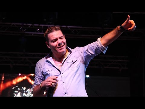 سجود عادل الميلودي على المنصة