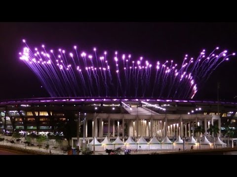 حفل فني متعدد الالوان في الافتتاح