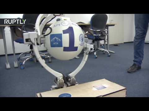 طلاب من المعهد التقني يبدعون روبوتًا عجيبًا