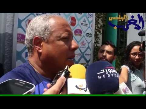 شاهد محمد  فاخر يقدم الطاقم التقني   المعاون له في إدارة الرجاء