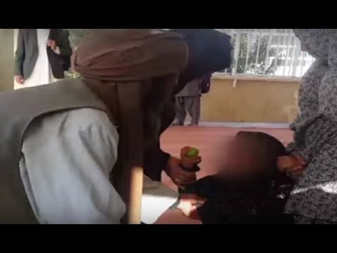 شاهد تزويج طفلة 6 أعوام لمسن عمره 55 عامًا مقابل عنزة