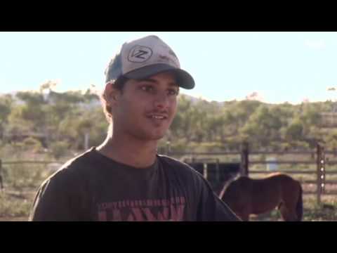 مهاجر عراقي يبرع في رياضة ركوب الثيران