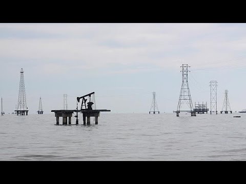 بالفيديو نفط برنت يتراجع إلى ما دون الـ 50 دولارا