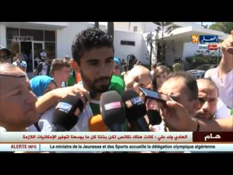 لحظة خروج العداء الأولمبي العربي بورعدة من مطار هواري بومدين