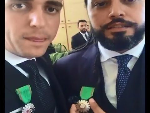 اول فيديو لـ مومو بعد توشيحه بالوسام الملكي