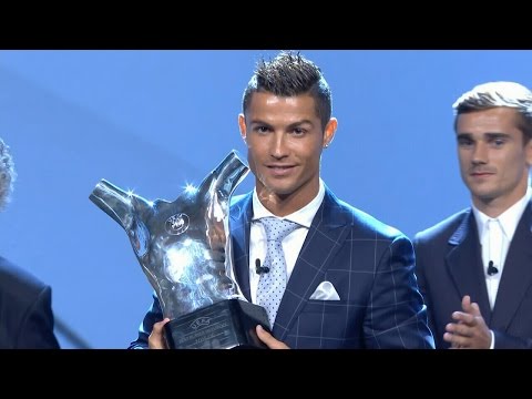 حذاء جريزمان يثير فضول كرستيانو رونالدو