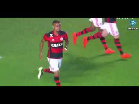 لاعب فلامينجو البرازيلى يسجل أجمل أهداف بطولة سودا أمريكانا