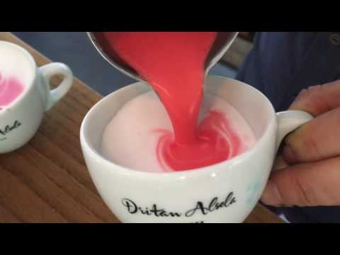 فن صناعة الـ  latte  بألوان مبهجة