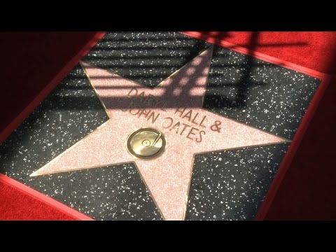 شاهد نجمة على رصيف المشاهير للثنائي هال أند أوتس