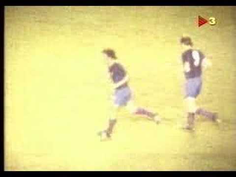 بالفيديو شاهد أول مباراة يلعبها الأسطورة كرويف مع برشلونة عام 1973