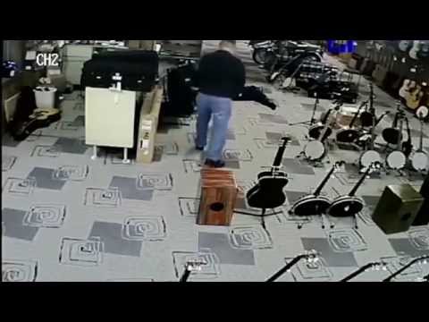 يموت بطلق ناري ثم يفر هاربًا