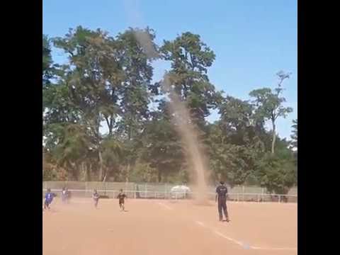 بالفيديو  إعصار ترابى يتكون داخل ملعب كرة قدم في ألمانيا