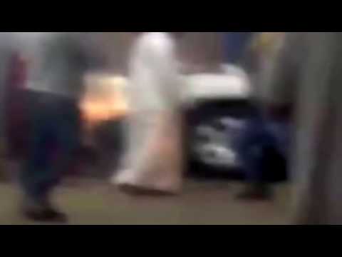 شاهد خناقة بين بنت و سوري فى مغسلة السيارات فى الكويت