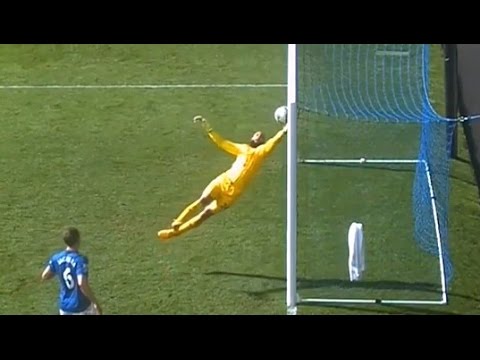 استمتع مع أبرز 25 تصديًا خرافيًا لحراس المرمى