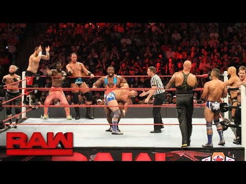 بالفيديو مواجهة مثيرة بين 10 مصارعين انقسما إلى فريقين