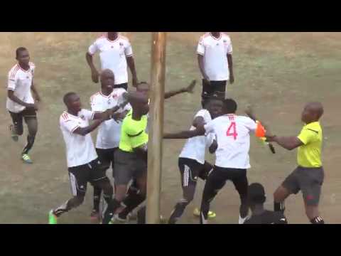 لاعب زيمبابوي يعتدي بوحشية على حكم