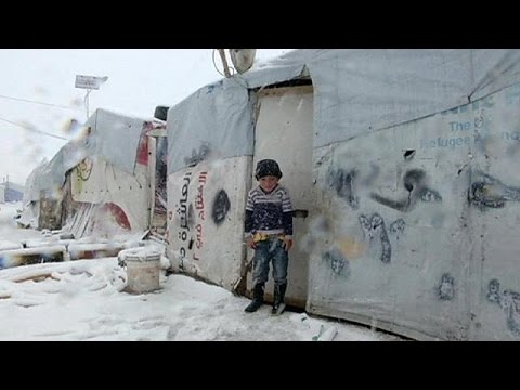 اللاجئون السوريون يأملون في إنهاء معاناتهم العام 2016