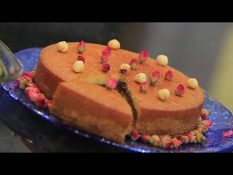 طريقة عمل كيكة السميد بحشوة التمر