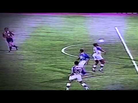 عبيدي بيليه أحد أفضل اللاعبين في التاريخ