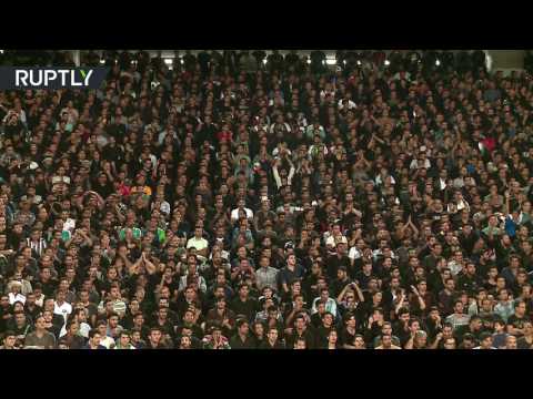 مشجعو كرة قدم إيرانيون يحيون ذكرى عاشوراء