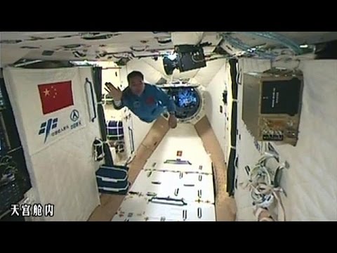 لحظات التحام مركبة فضاء صينية بالمختبر الفضائي
