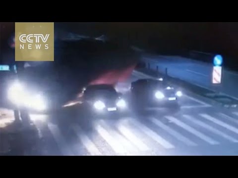 سائق تاكسي يموت احترامًا لإشارة مرور