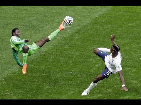 أبرز لقطات استخلاص للكرة وإنقاذ للمدافعين في التاريخ