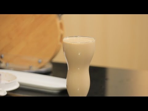 بالفيديو تعرفي على طريقة عمل سموذي زبدة الفول السوداني